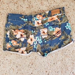 Tropical shorts